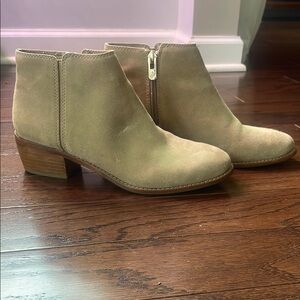 ANTONIO MELANI Tan Ankle Boots with Sleek Design